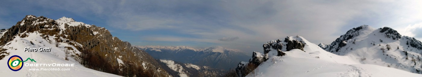 30 Al Passo di Grialeggio con vista in Venturosa a sx e Cancervo a dx.jpg